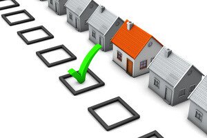 Immobilienverrentung international - Modellhäuser aufgereiht