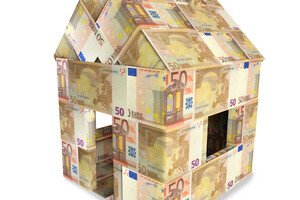 Lastenausgleichsgesetz - Modellhaus aus Geldscheinen