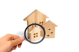 Kapitalanlage Pflegeimmobilien - Grafik Wohnhäuser aus Holz