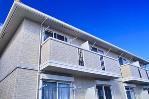Brandschutz - Balkon eines Wohnhauses von aussen