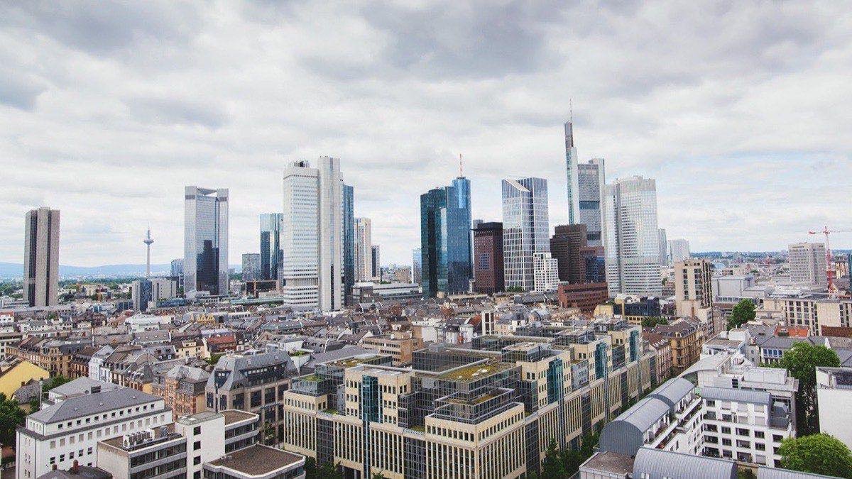 Frankfurter Skyline als Beispiel für regionale Unterschiede am Immobilienmarkt