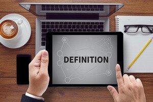 Immobilienteilverkauf - Update - Schreibtisch mit Laptop und Tablet mit Aufschrift 