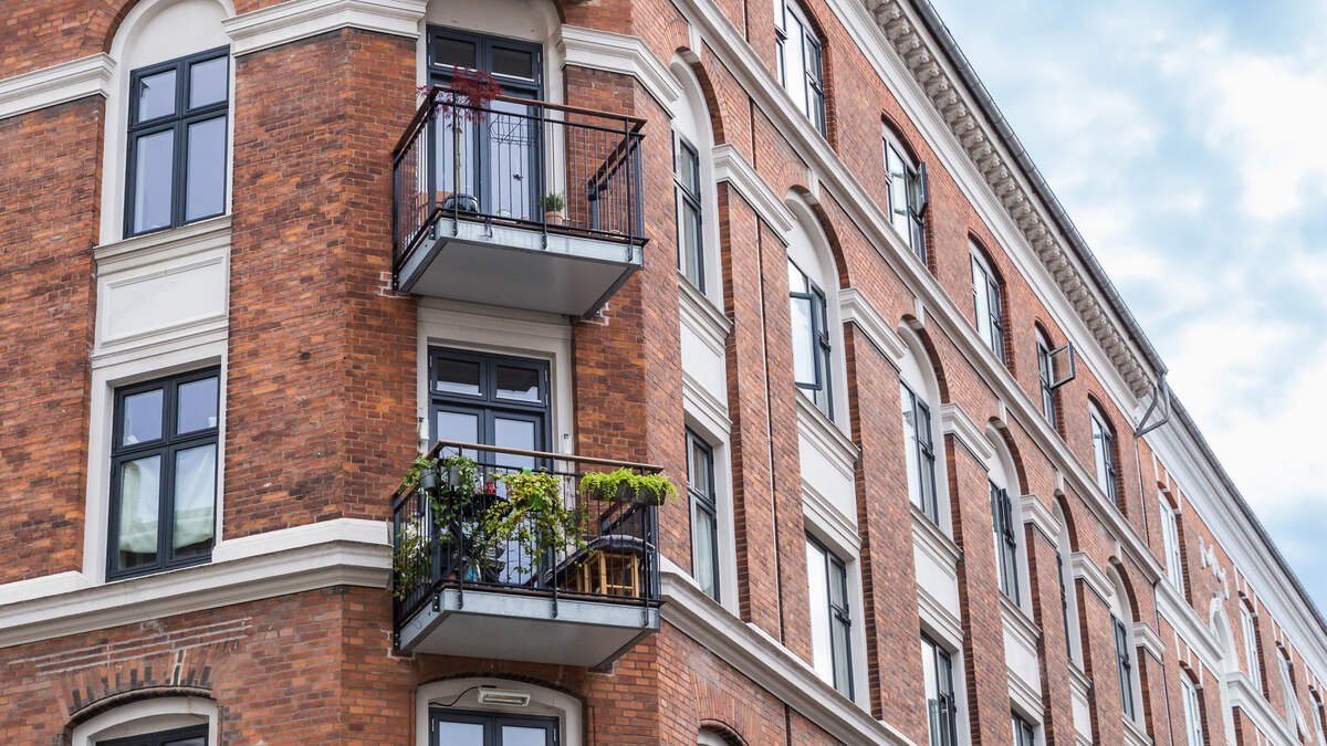 Mietminderung wegen Mängeln - Sanierter Altbau mit Balkonen und Backsteinfassade